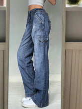 Gebleichte Cargojeans mit Taschen